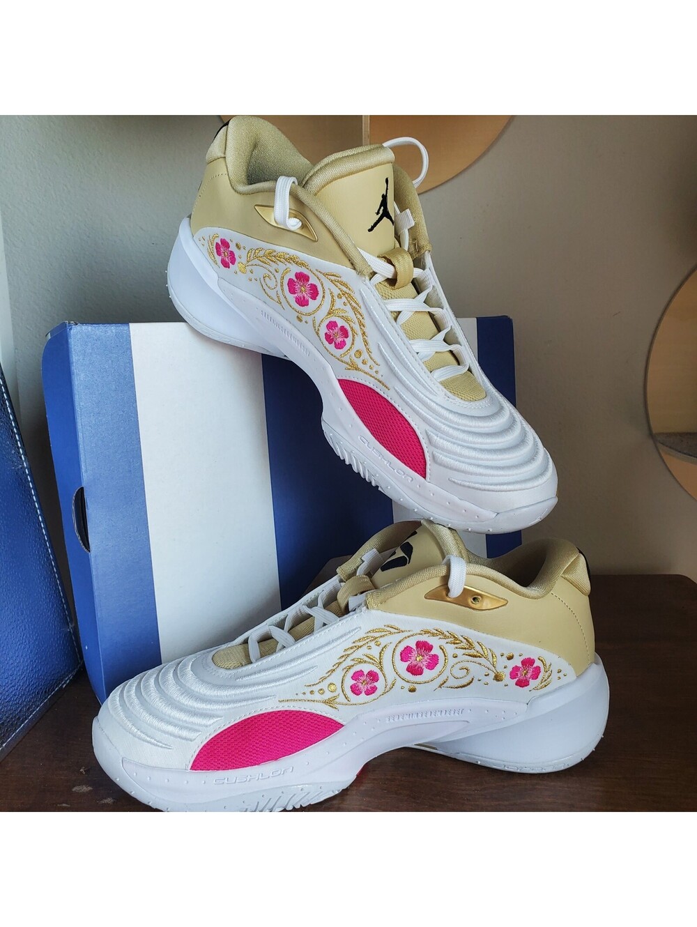 Jordan Luka 3 SE "El Matador" White Gold Pink FZ2464-100 – Men's Size 8. 5